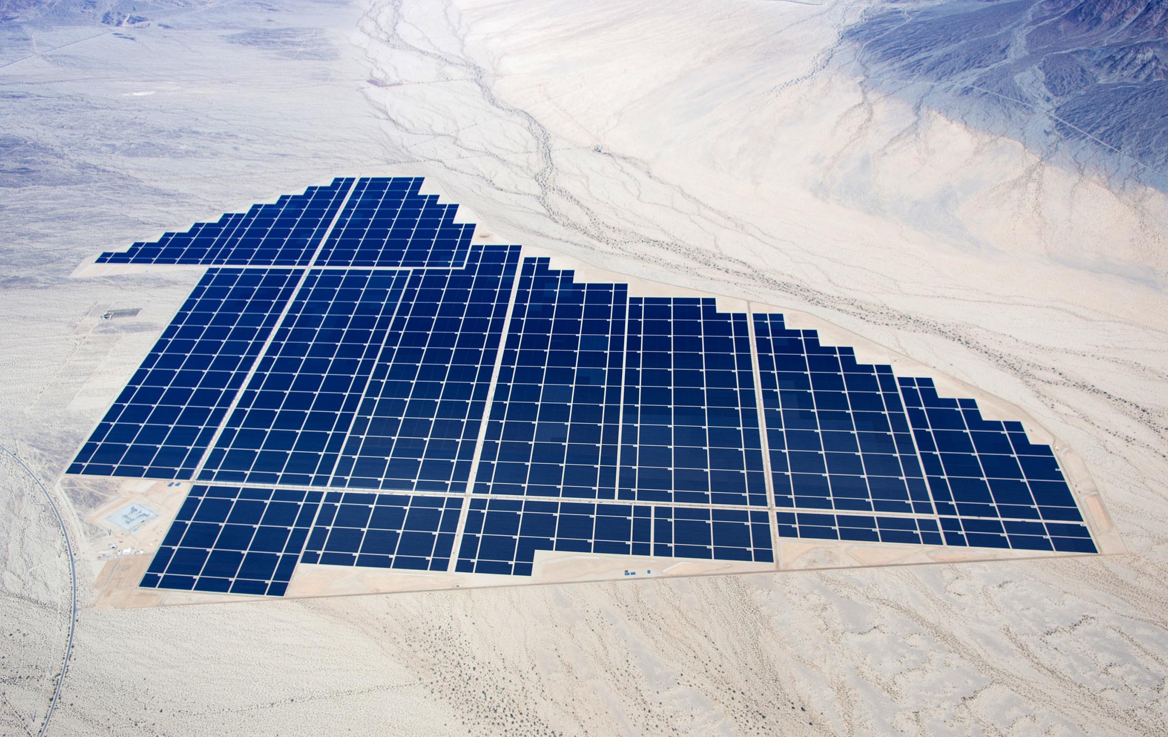 Проект солнечных панелей. Desert sunlight Solar Farm. Solar Energy в пустыне. Солнечные панели в пустыне Тенгер. Солнечная энергия.